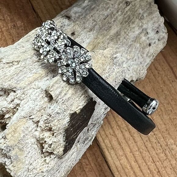 Snowflake Vegan Leather Wrap Bracelet Swarovski Crystals - Picture 1 of 9